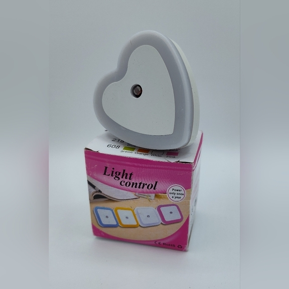 Light Control Other - NIB Heart-Shaped Light Control Night Light, WHITE